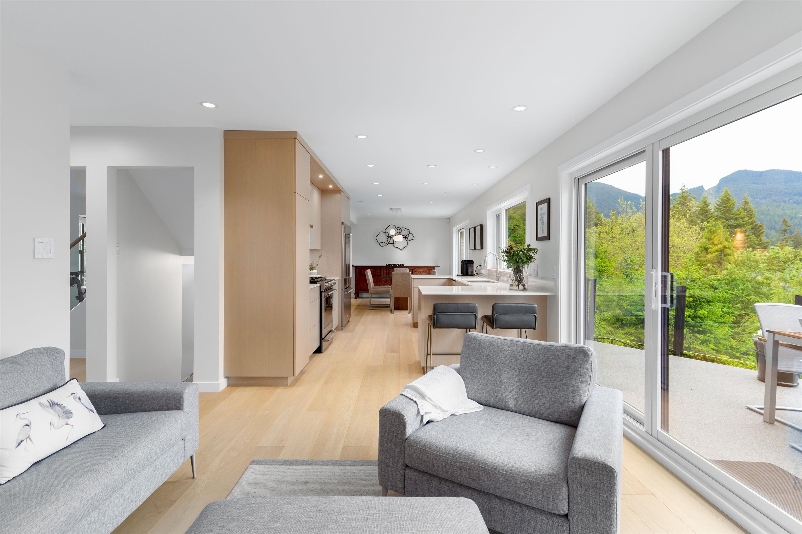4772 Meadfeild Court, West Vancouver, BC, V7W 2Y3