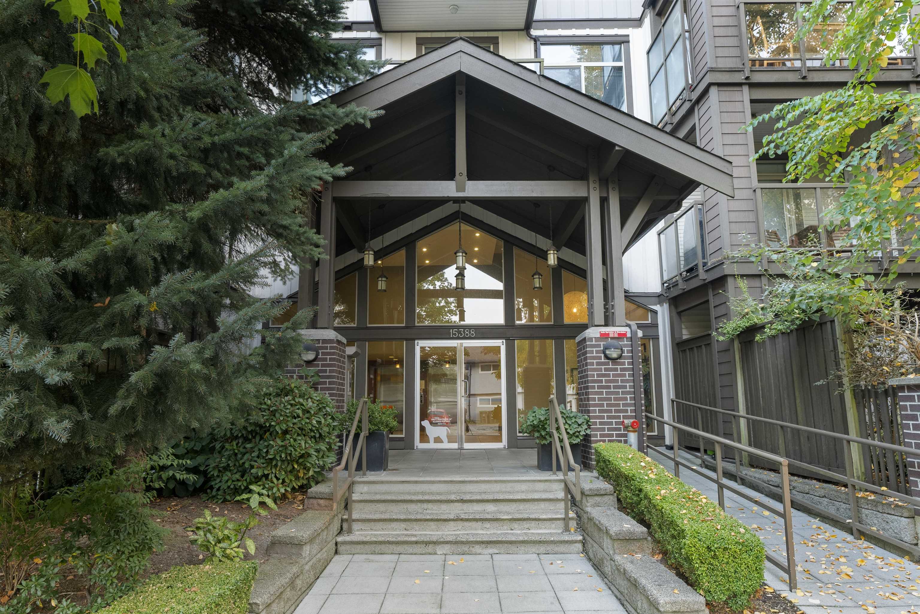 216-15388 101 Avenue, Surrey, BC, V3R 4H1