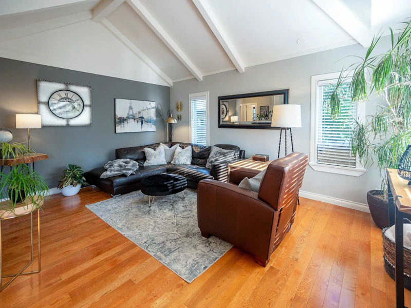 529 Thirteenth Street, New Westminster BC V3M 4M1