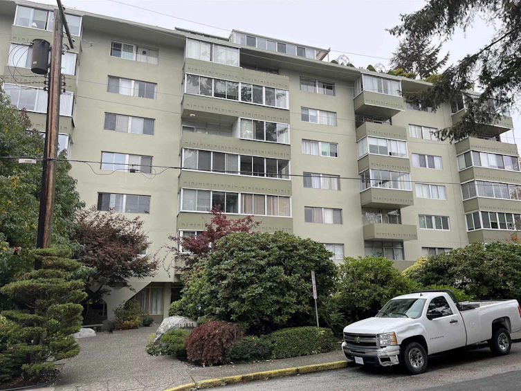 302-1425 Esquimalt Avenue, West Vancouver, BC, V7T 1L1