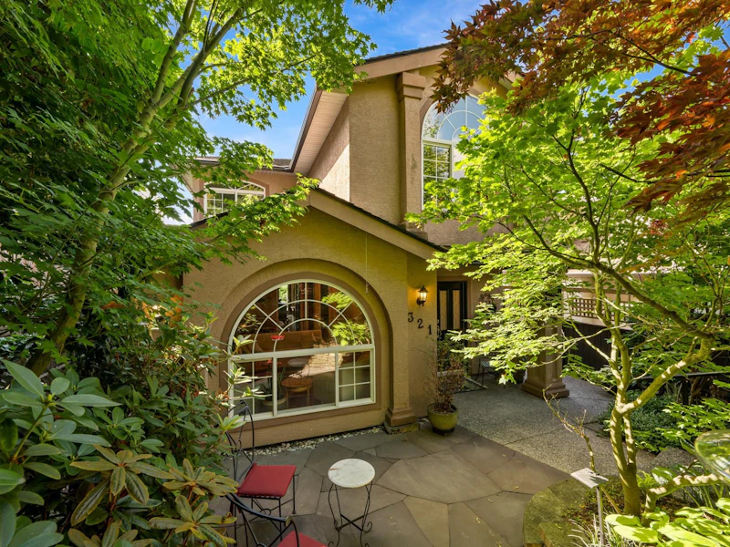 321 W 24th Street, North Vancouver BC V7M 2C7