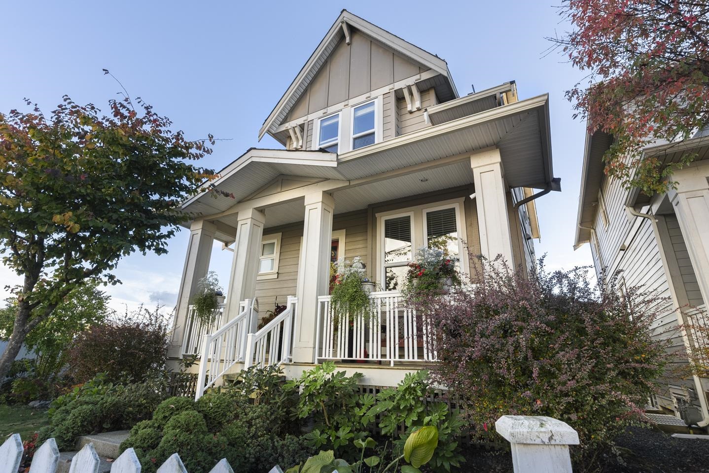 17468 2 Avenue, Surrey, BC, V3Z 9P9