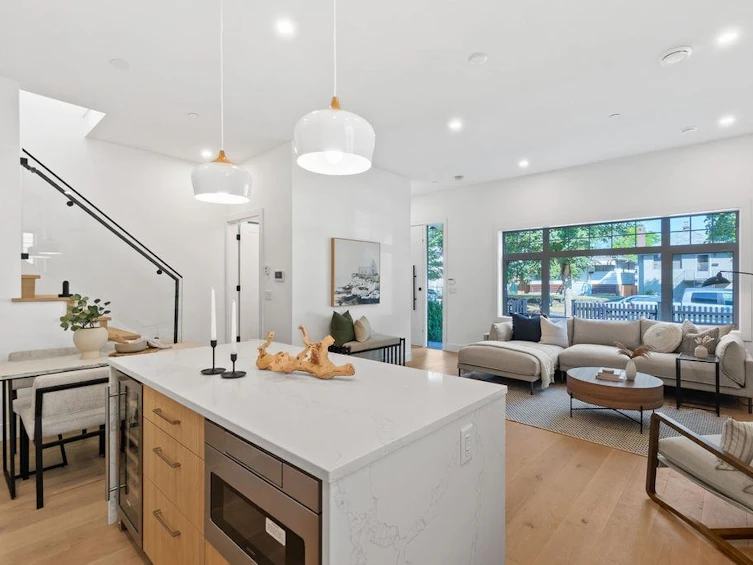 1-2748 Grant Street, Vancouver, BC, V5K 3H2