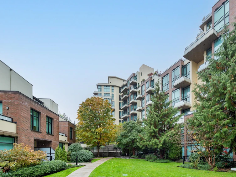 208-7 Rialto Court, New Westminster, BC, V3M 7A8