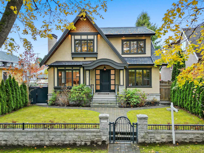 2575 W 13th Avenue, Vancouver BC V6K 2S9