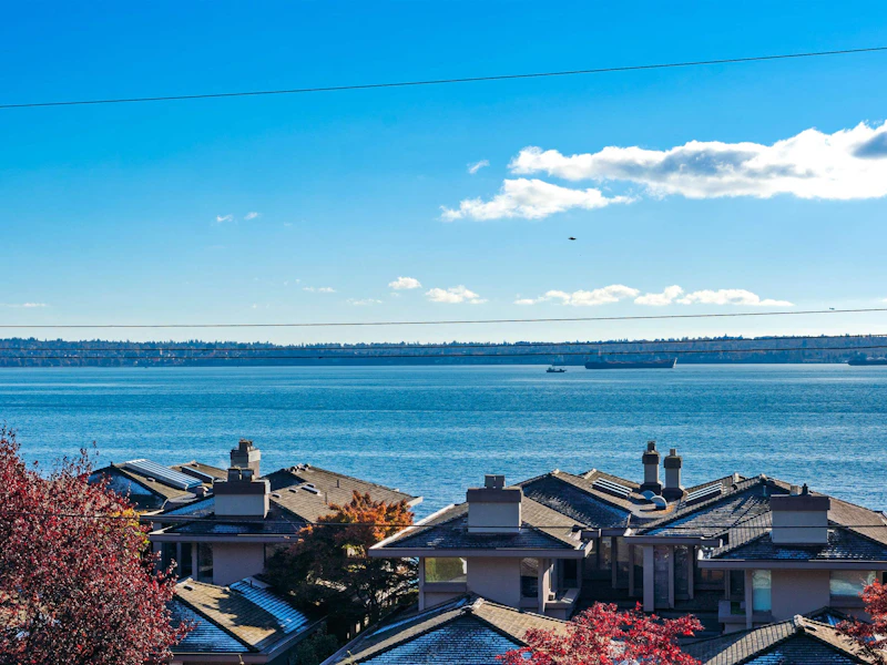303 - 2455 Bellevue Avenue, West Vancouver BC V7V 1E1