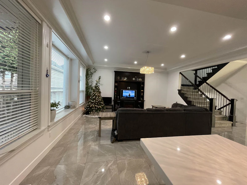 5928 131a Street, Surrey BC V3X 0C3