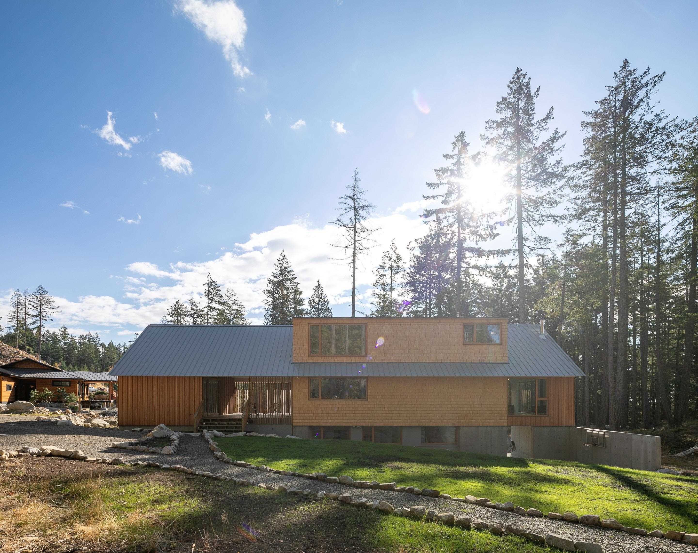 1565 Douglas Road, Bowen Island, BC, V0N 1G2