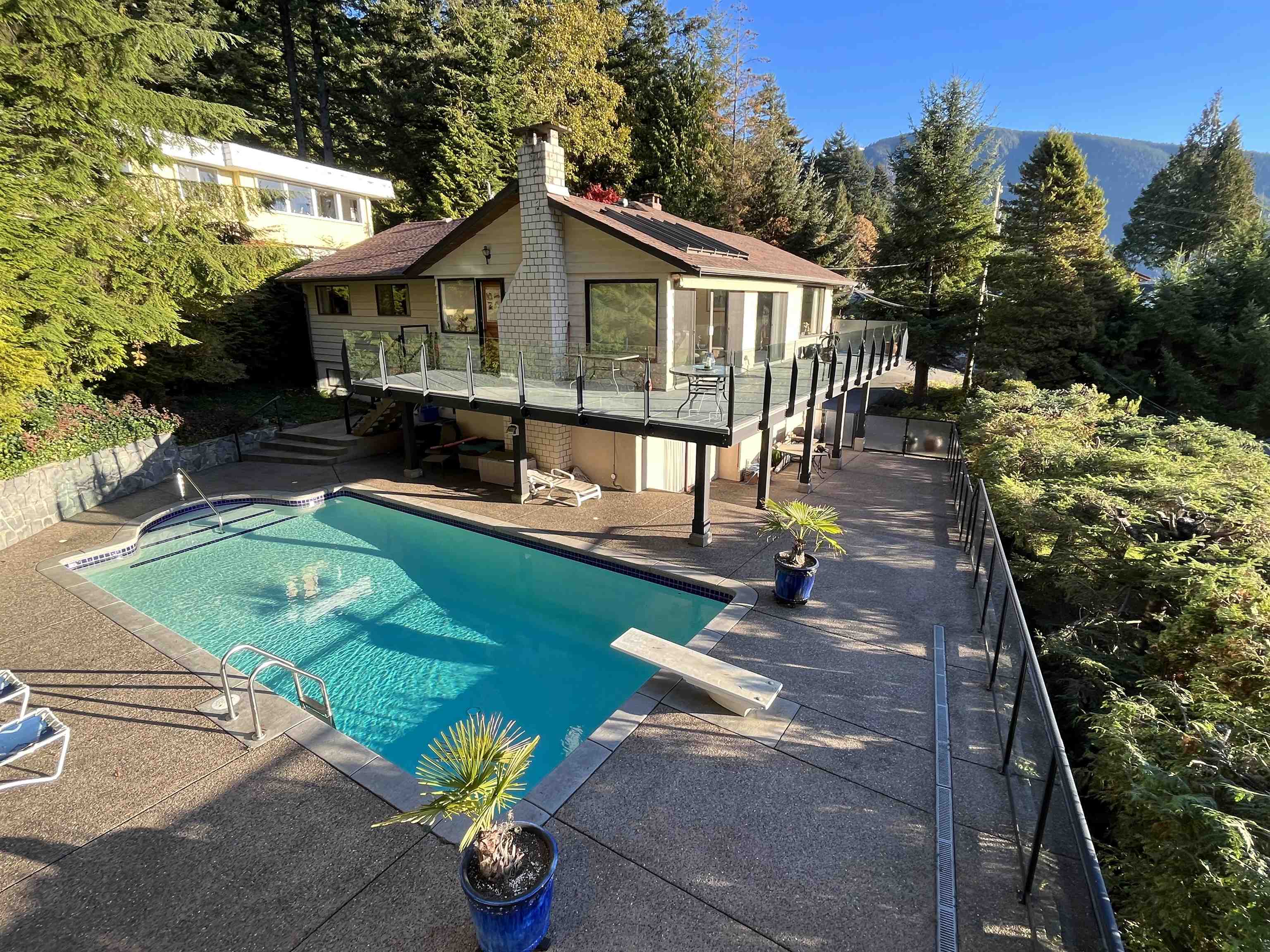 59 Bonnymuir Place, West Vancouver, BC, V7S 1K8