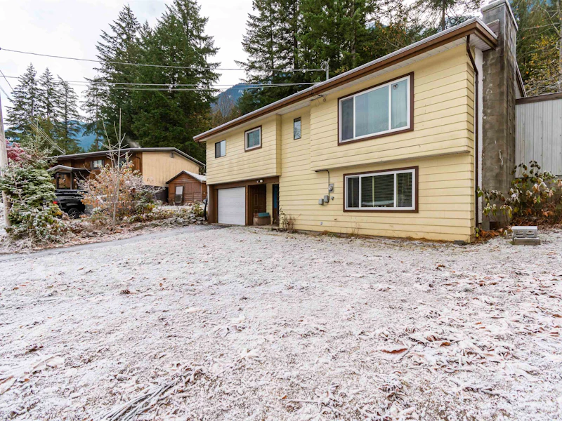 650 Birch Place, Hope BC V0X 1L4