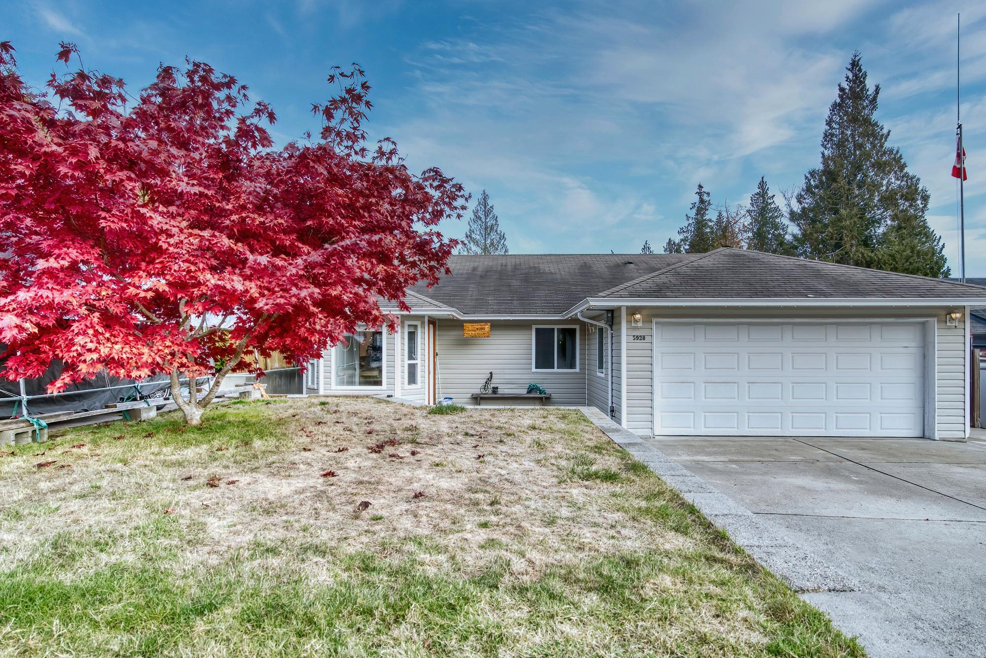 5928 St Andrews Place, Sechelt, BC, V7Z 0L7