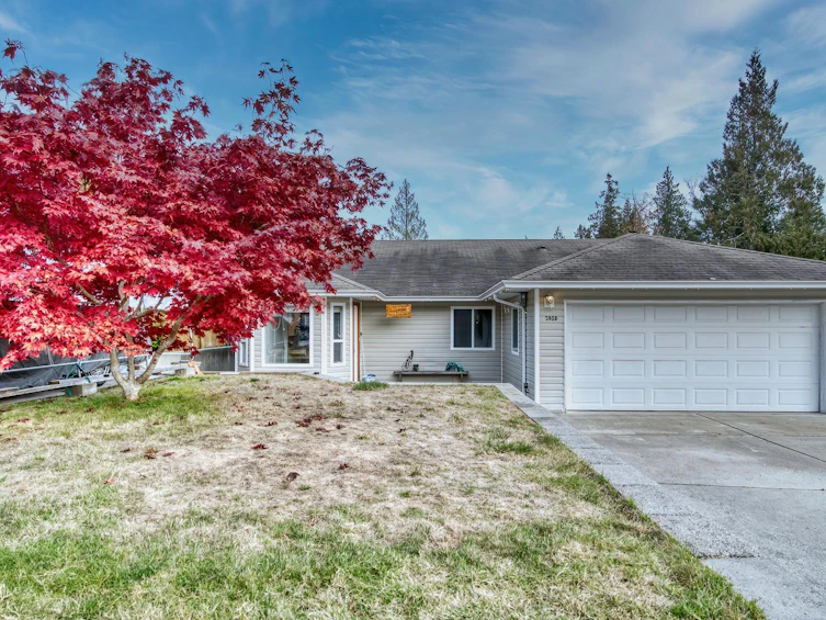 5928 St Andrews Place, Sechelt, BC, V7Z 0L7