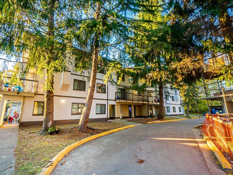 203-13275 70b Avenue, Surrey, BC, V3W 7Z2