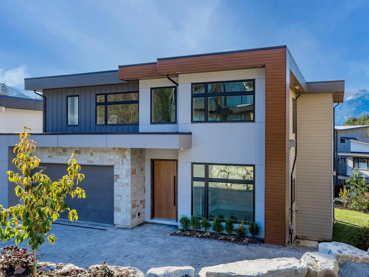 5-3385 Mamquam Road, Squamish, BC, V8B 0E3