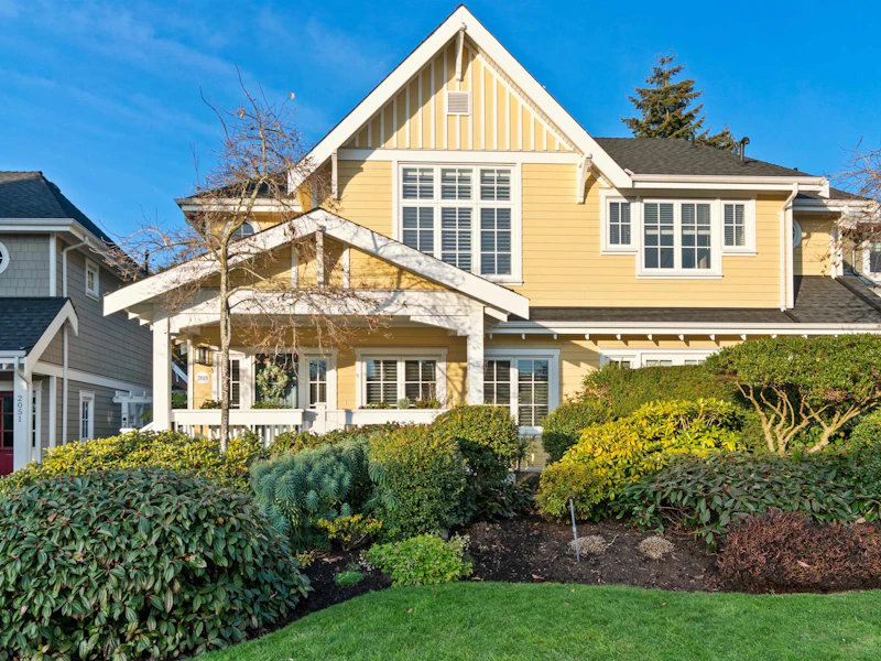 2015 Esquimalt Avenue, West Vancouver BC V7V 1S3