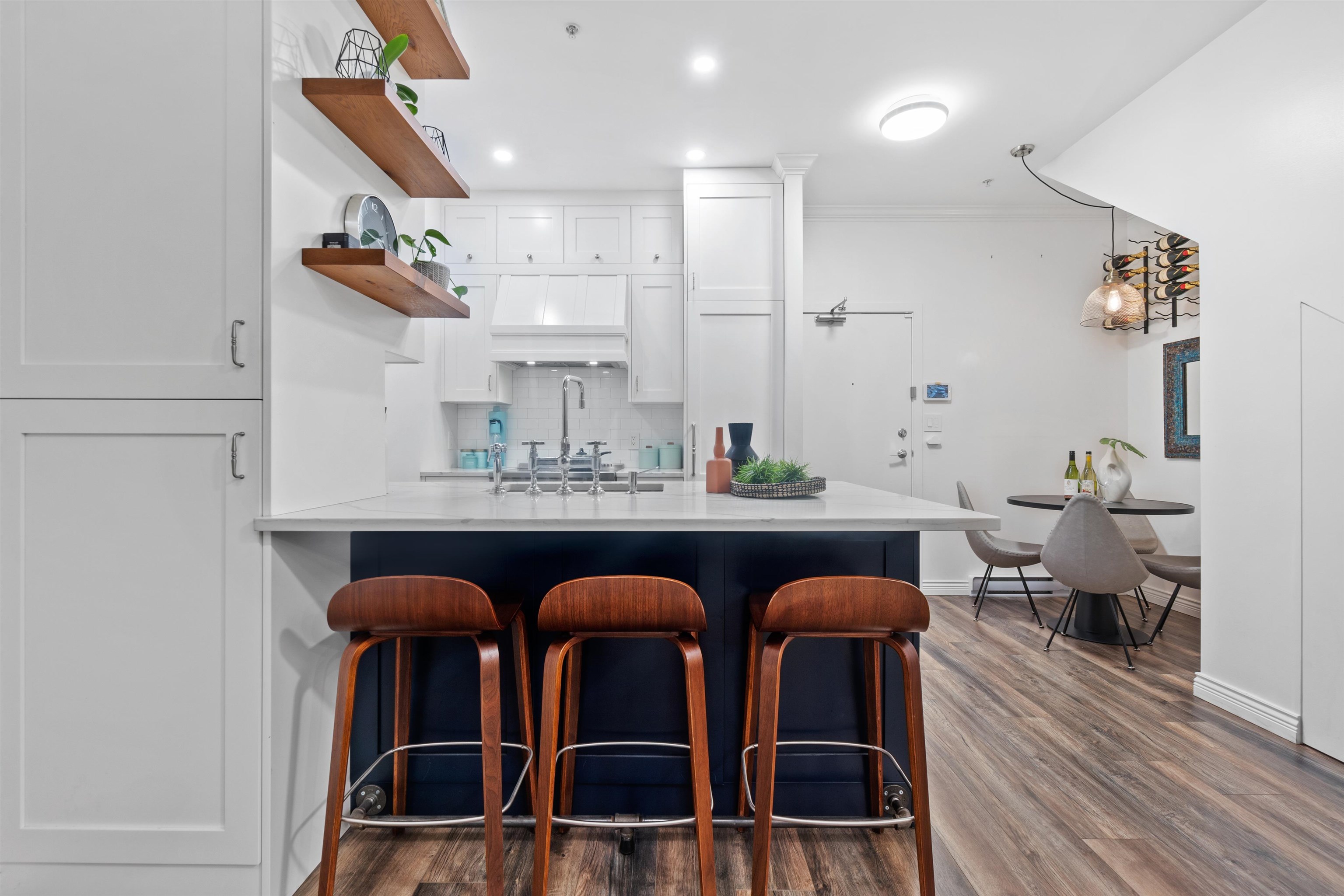 517 Drake Street, Vancouver, BC, V6B 4K8