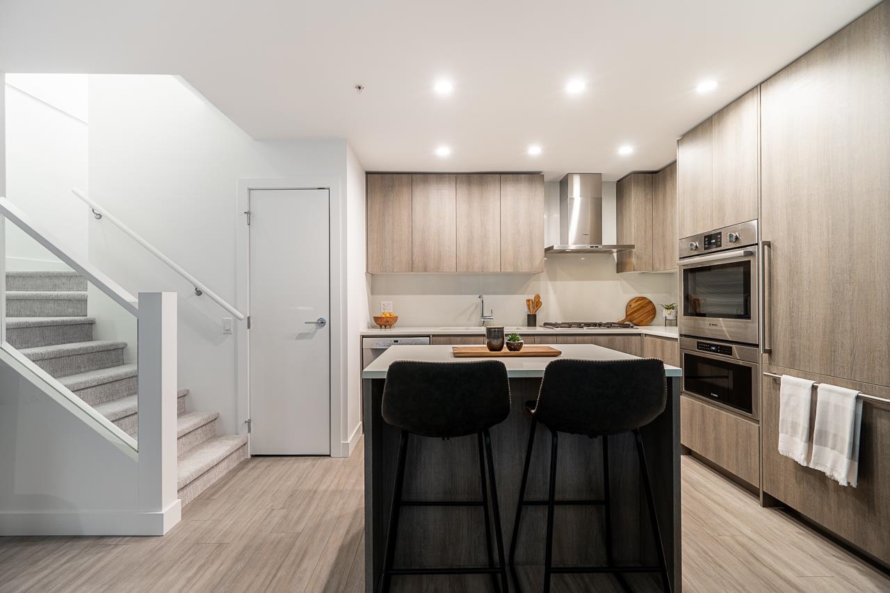 224-2060 Curling Road, North Vancouver, BC, V7P 0E1