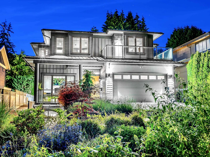 2271 Fulton Avenue, West Vancouver BC V7V 1T7