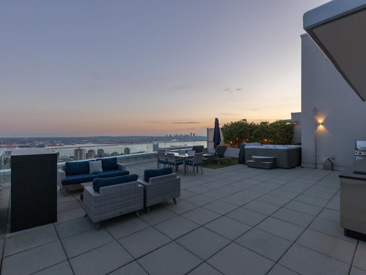 1702-112 E 13th Street, North Vancouver, BC, V7L 0E4