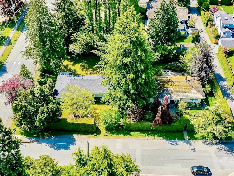 2216 Jefferson Avenue, West Vancouver, BC, V7V 2A8