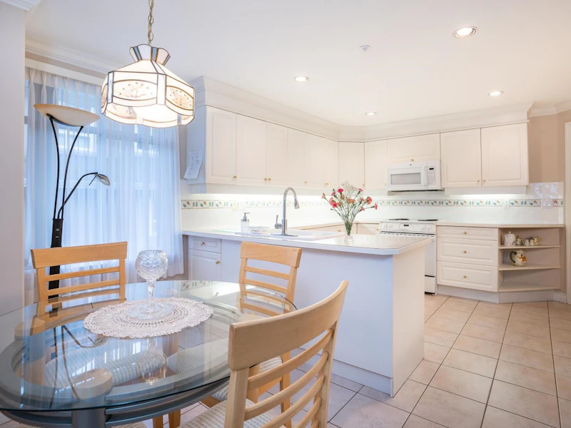 202 - 1280 55th Street, Delta BC V4M 3K3