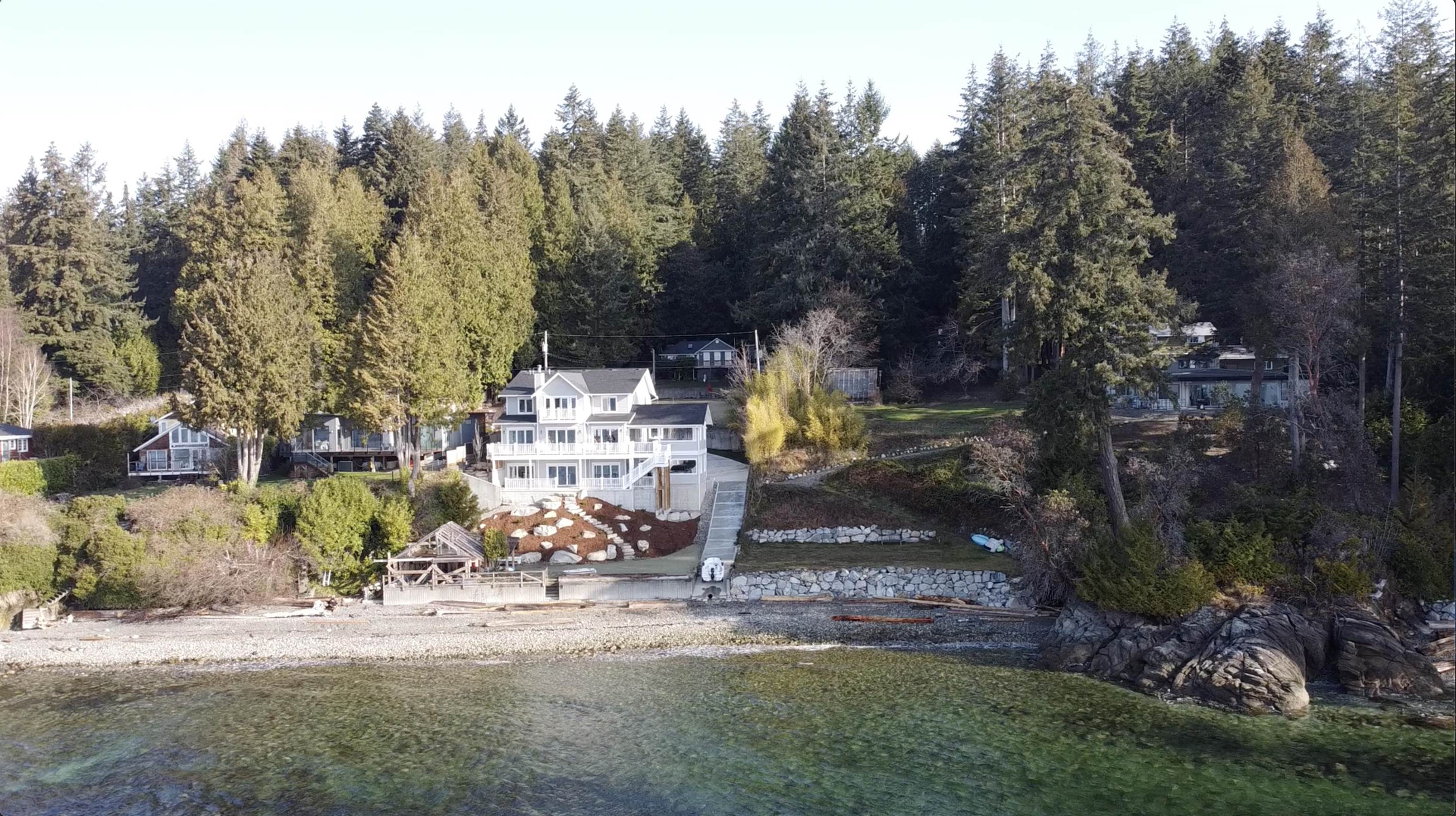 2583-85 Lower Road, Roberts Creek, BC, V0N 2W4