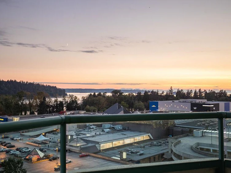 14C-328 Taylor Way, West Vancouver, BC, V7V 3T3