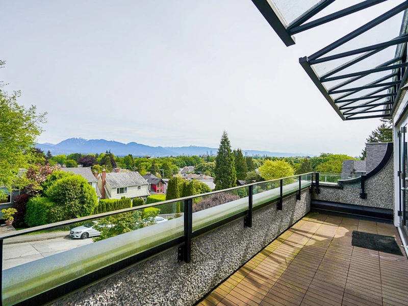 3128 Collingwood Street, Vancouver BC V6R 4S4