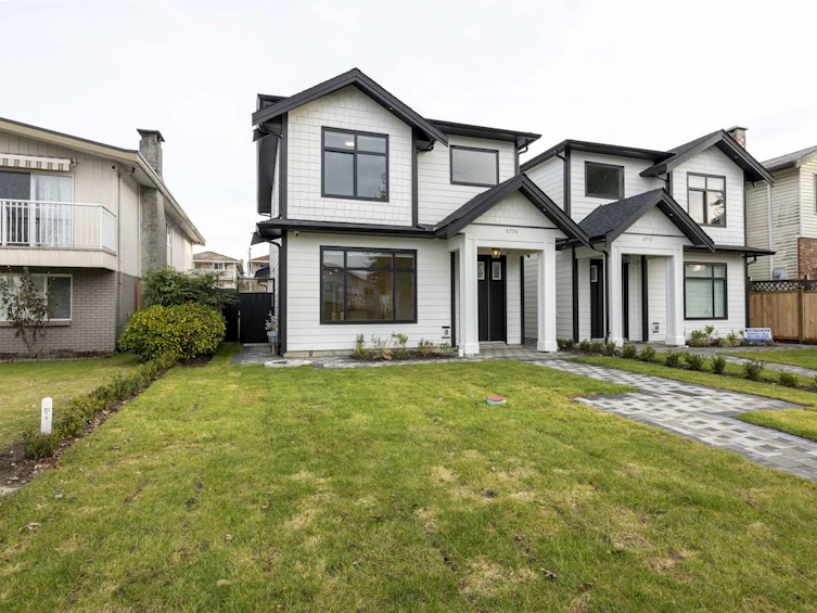 6750 Lakeview Avenue, Burnaby, BC, V5E 2P4
