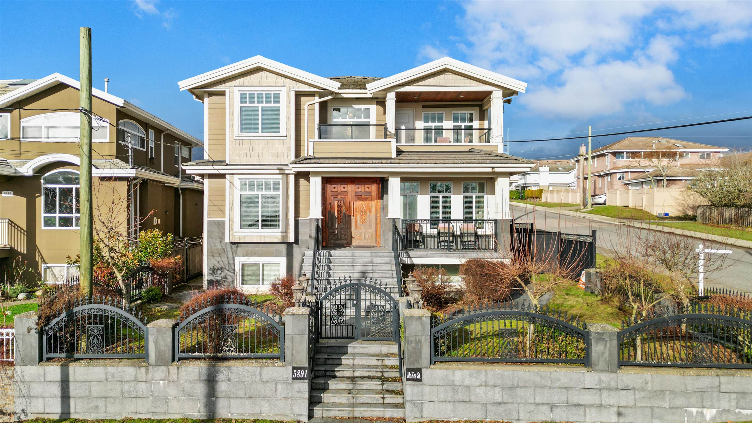 5891 Mckee Street, Burnaby, BC, V5J 2V4
