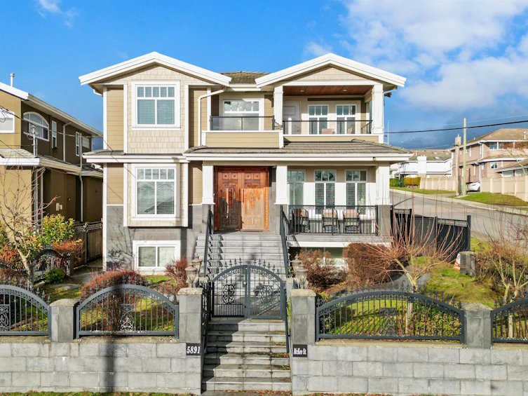 5891 Mckee Street, Burnaby, BC, V5J 2V4