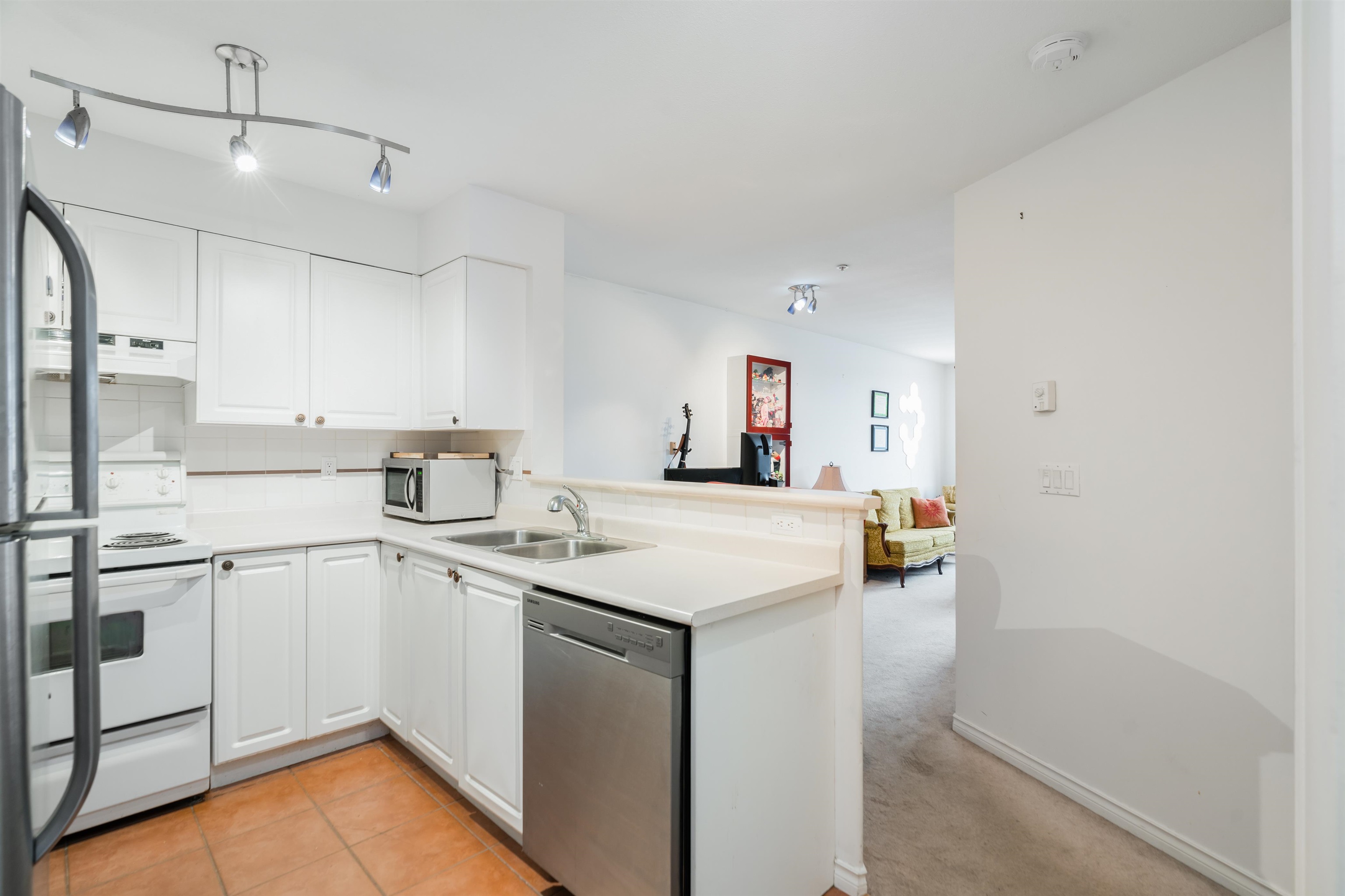 303-1688 E 4th Avenue, Vancouver, BC, V5N 1J8