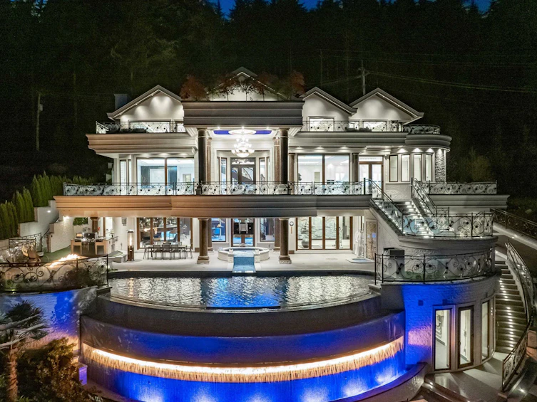 1049 Millstream Road, West Vancouver, BC, V7S 2C8