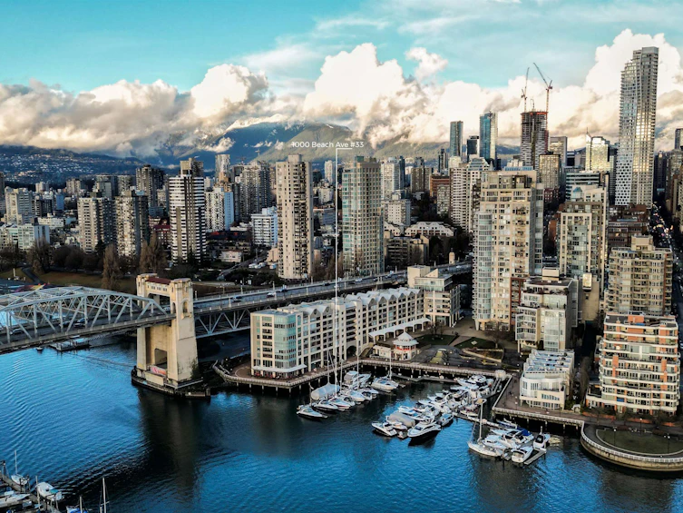 33-1000 Beach Ave., Vancouver, BC, V6E 4M2