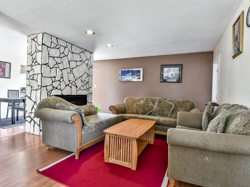 9118 Prince Charles Boulevard, Surrey BC V3V 1R5