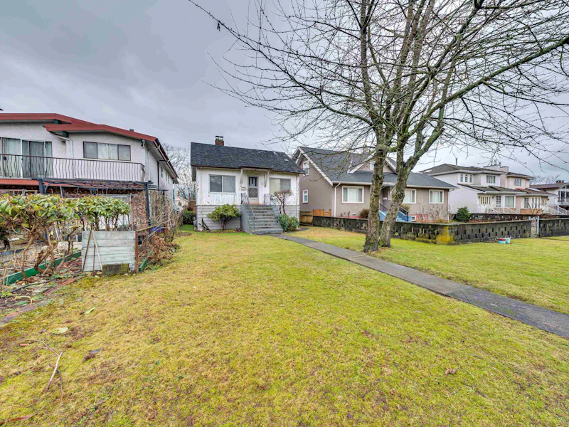 2767 Cambridge Street, Vancouver BC V5K 1L8