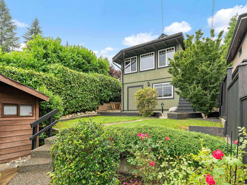 1047 Deep Cove Road, North Vancouver BC V7G 1S4