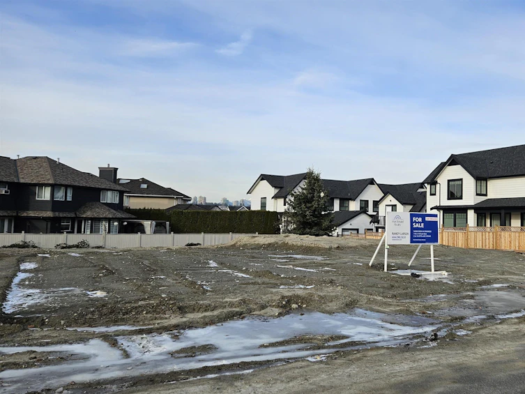 1128 SOUTH South Dyke Road, New Westminster, BC, V3M 5A2