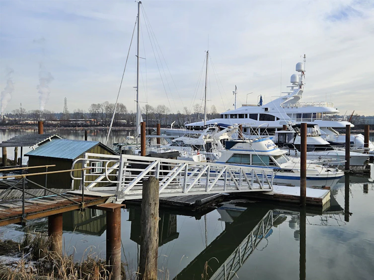 1128 SOUTH South Dyke Road, New Westminster, BC, V3M 5A2 - 13