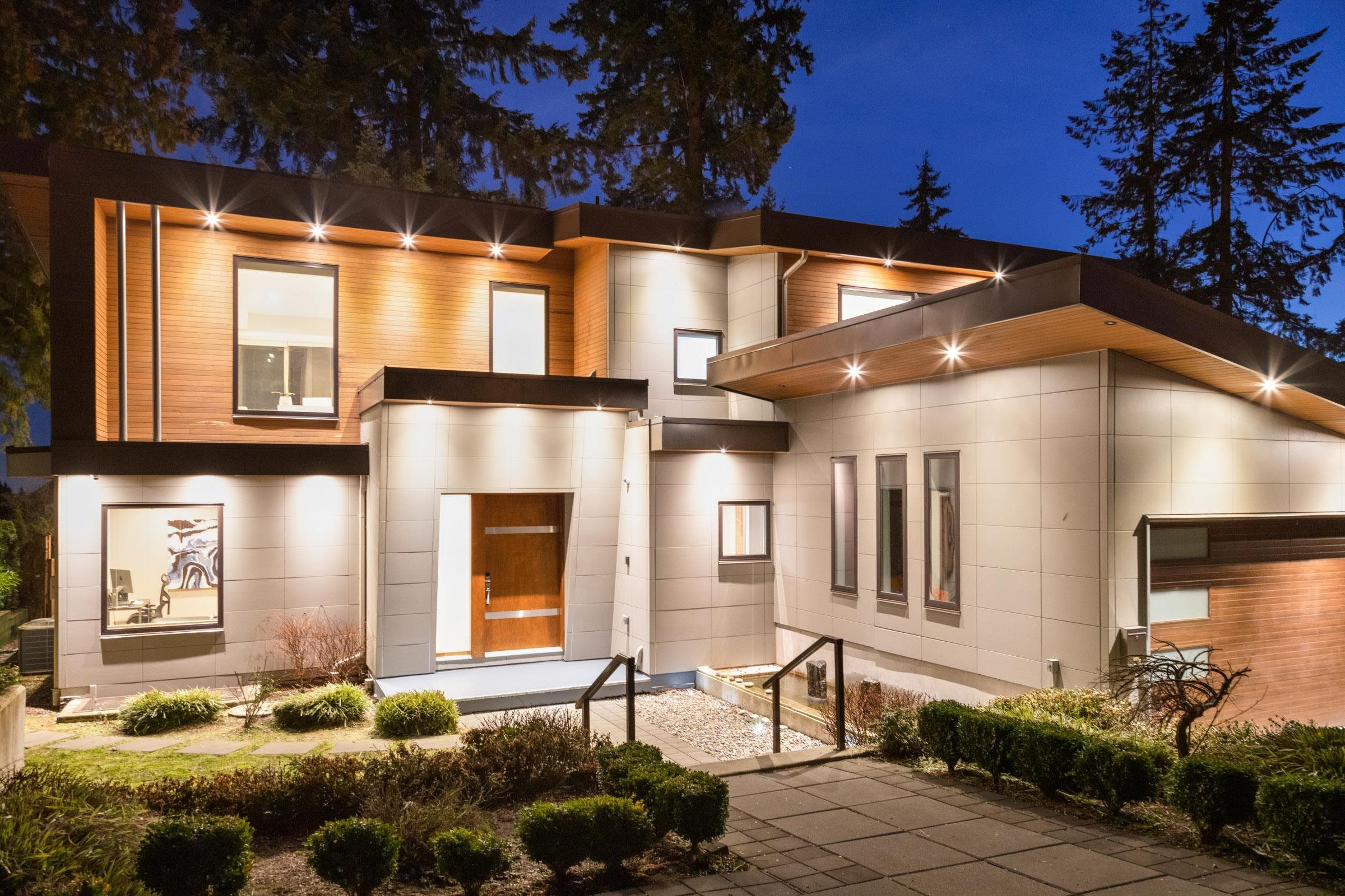 503 Crestwood Avenue, North Vancouver, BC, V7N 3C4