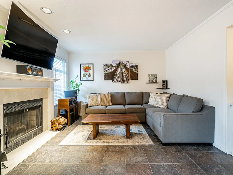 7 - 7120 Barnet Road, Burnaby BC V5A 4S4