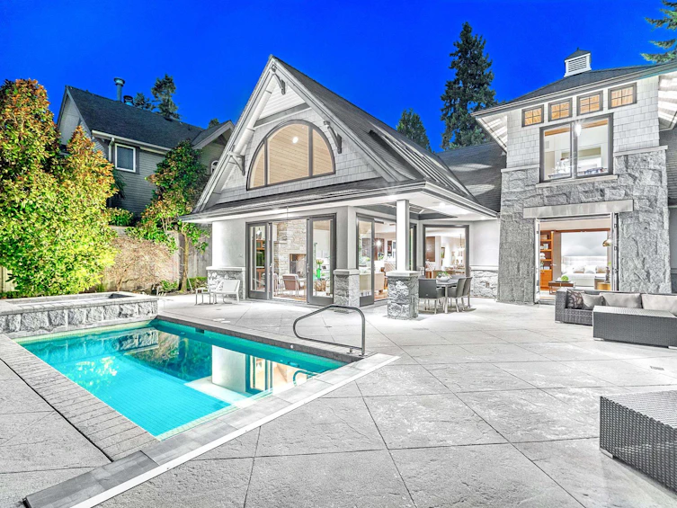 4208 Evergreen Avenue, West Vancouver, BC, V7V 1H1