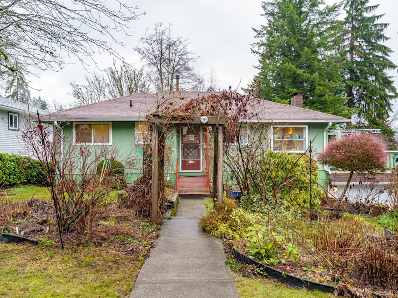 35 Mount Royal Drive, Port Moody BC V3H 1P7