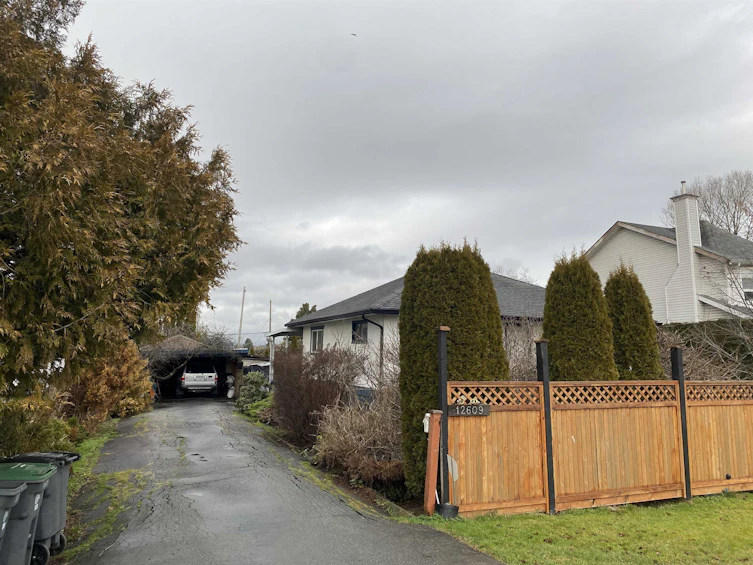 12609 113 Avenue, Surrey, BC, V3V 3M1