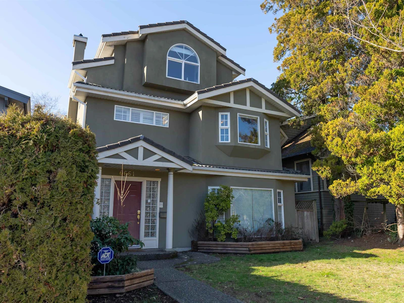 6661 Yew Street, Vancouver BC V6P 5V8