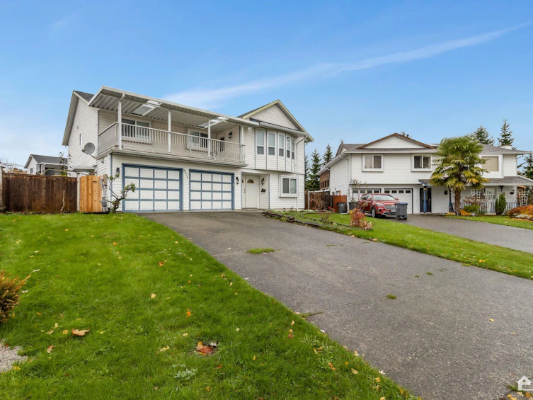 8275 132a Street, Surrey, BC, V3W 8Z5