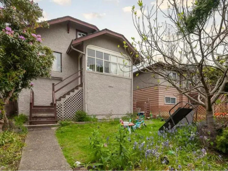 3657 E Pender Street, Vancouver, BC, V5K 2E5