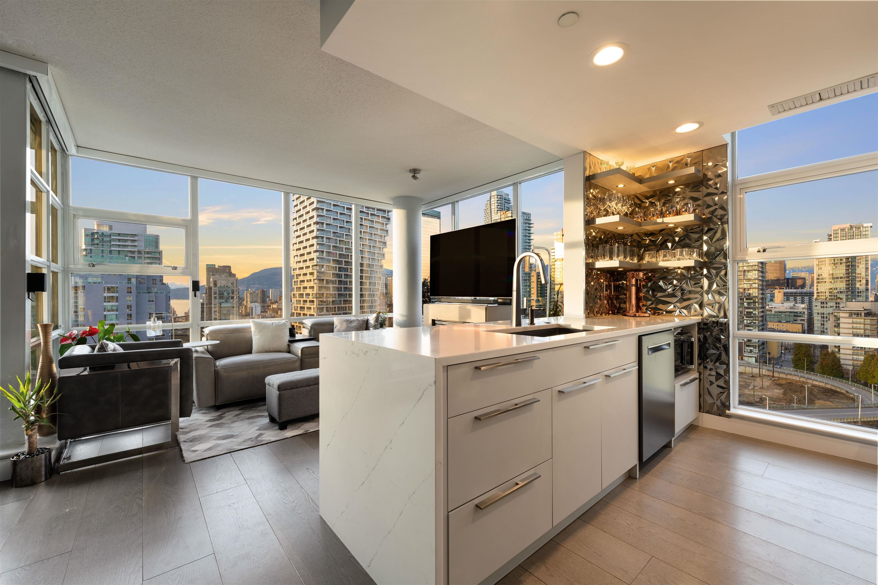 2205-638 Beach Crescent, Vancouver, BC, V6Z 3H4