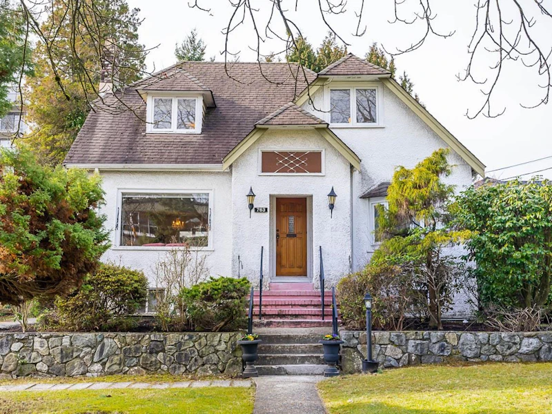 763 17th Street, West Vancouver BC V7V 3T4