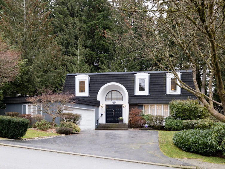 5446 Cliffridge Avenue, North Vancouver, BC, V7R 4M4